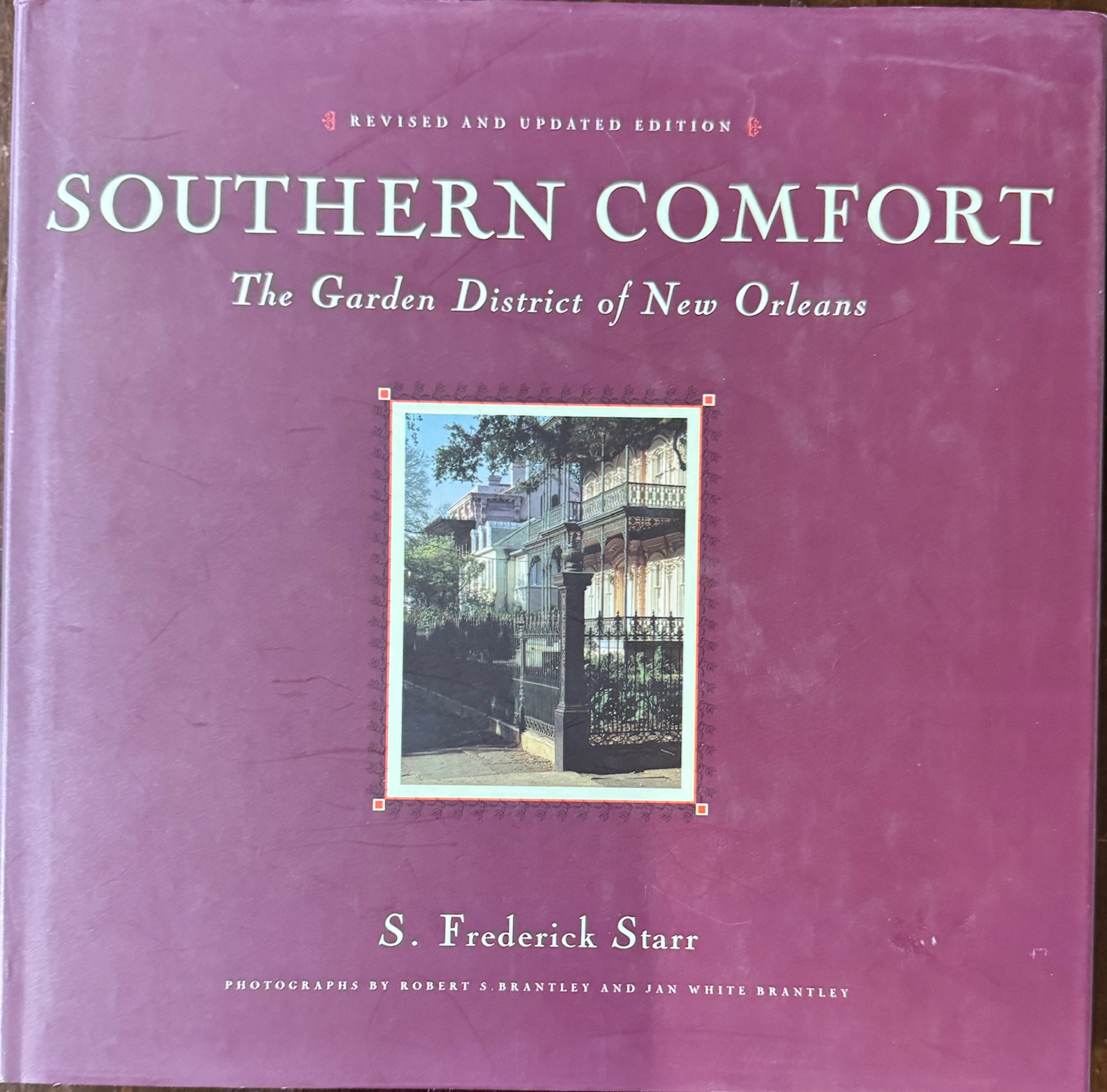 Southern Comfort: The Garden District of New Orleans (Flora Levy Humanities Series)