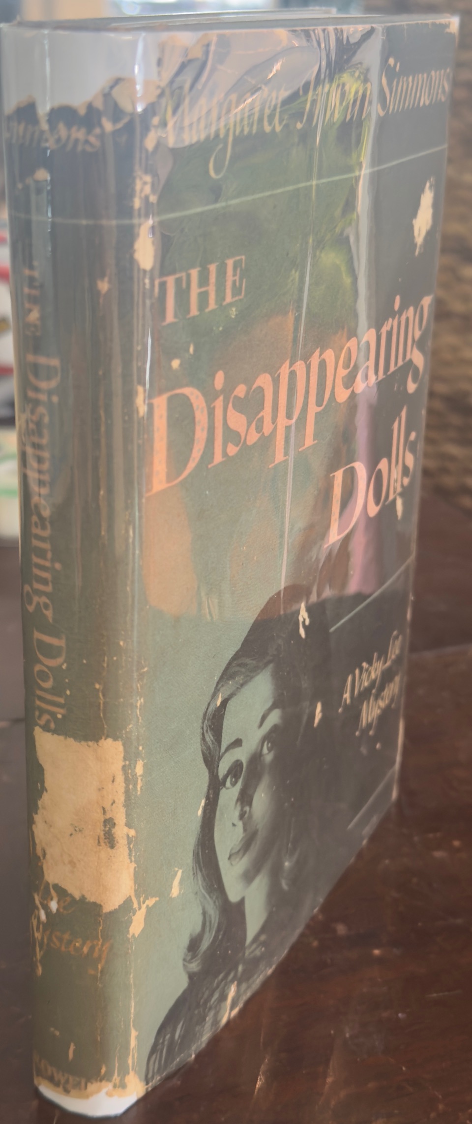 The Disappearing Dolls (A Vicky Lee Mystery)